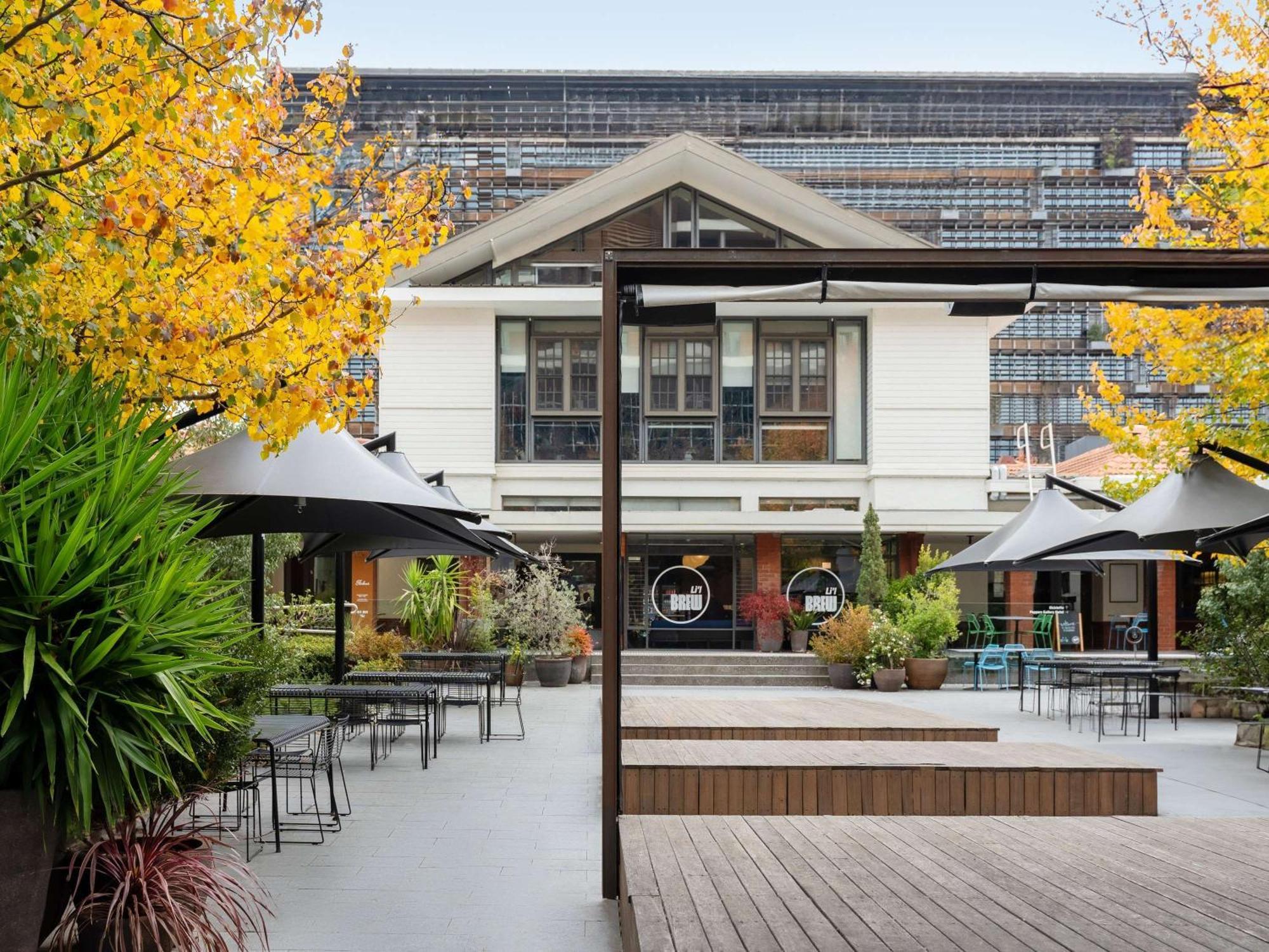 Peppers Gallery Hotel Canberra Exterior photo