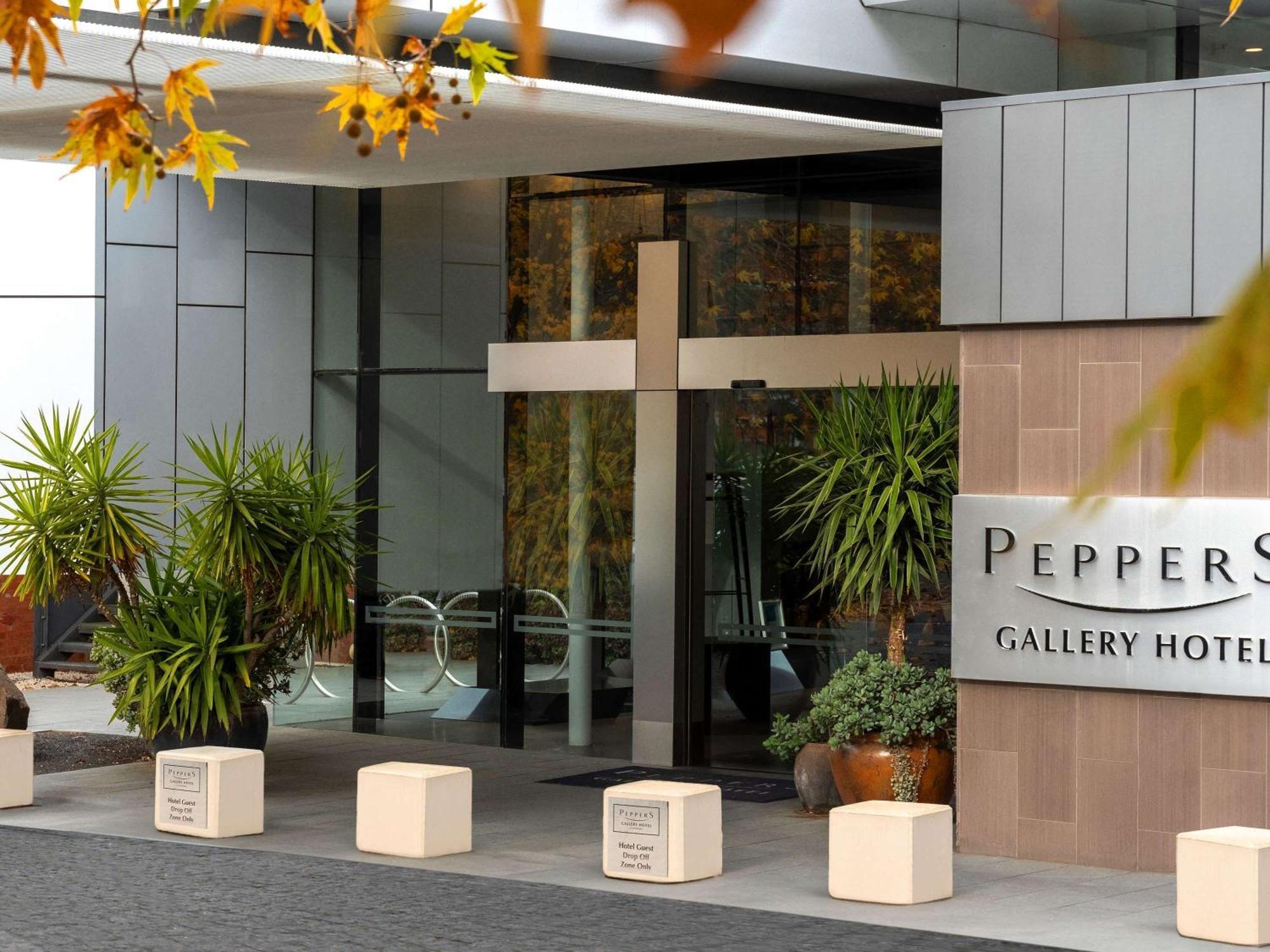 Peppers Gallery Hotel Canberra Exterior photo